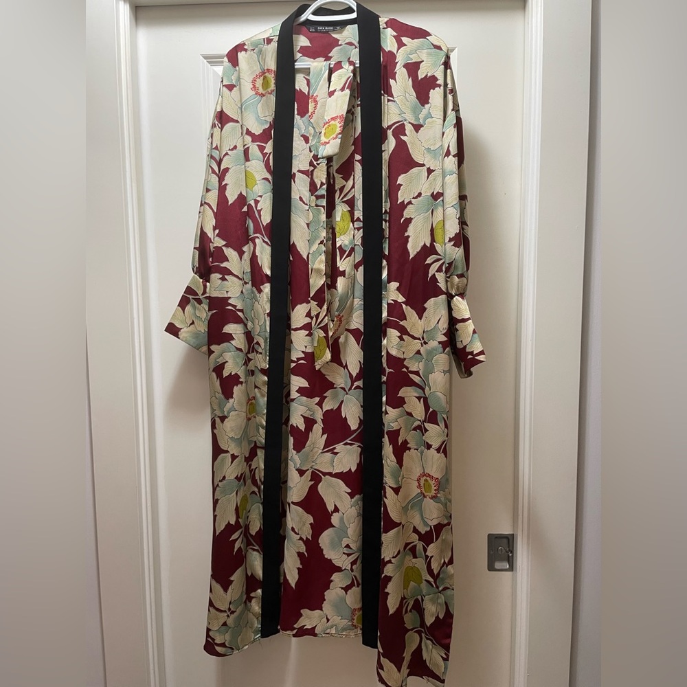 Zara Floral Basics Robe